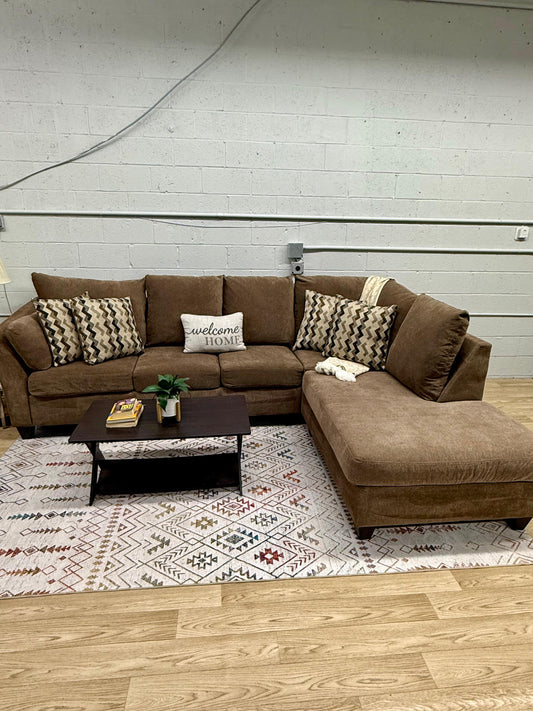 Bob’s Sectional Sofa with Chaise