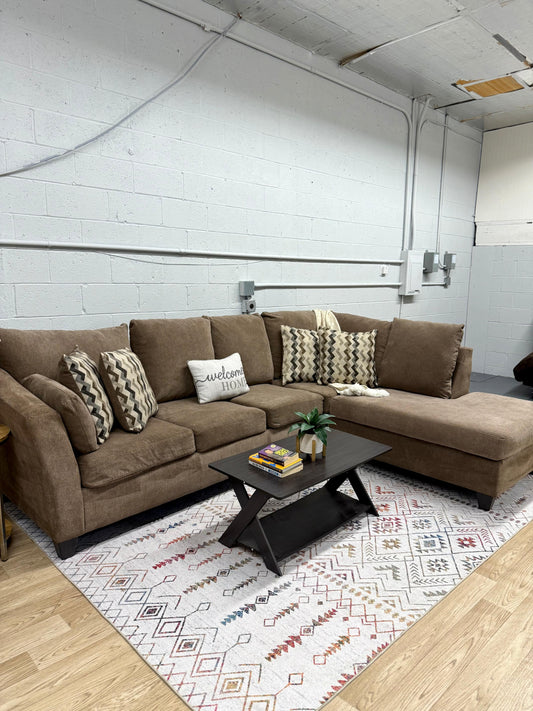 Bob’s Sectional Sofa with Chaise