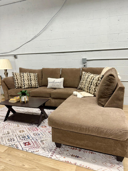 Bob’s Sectional Sofa with Chaise