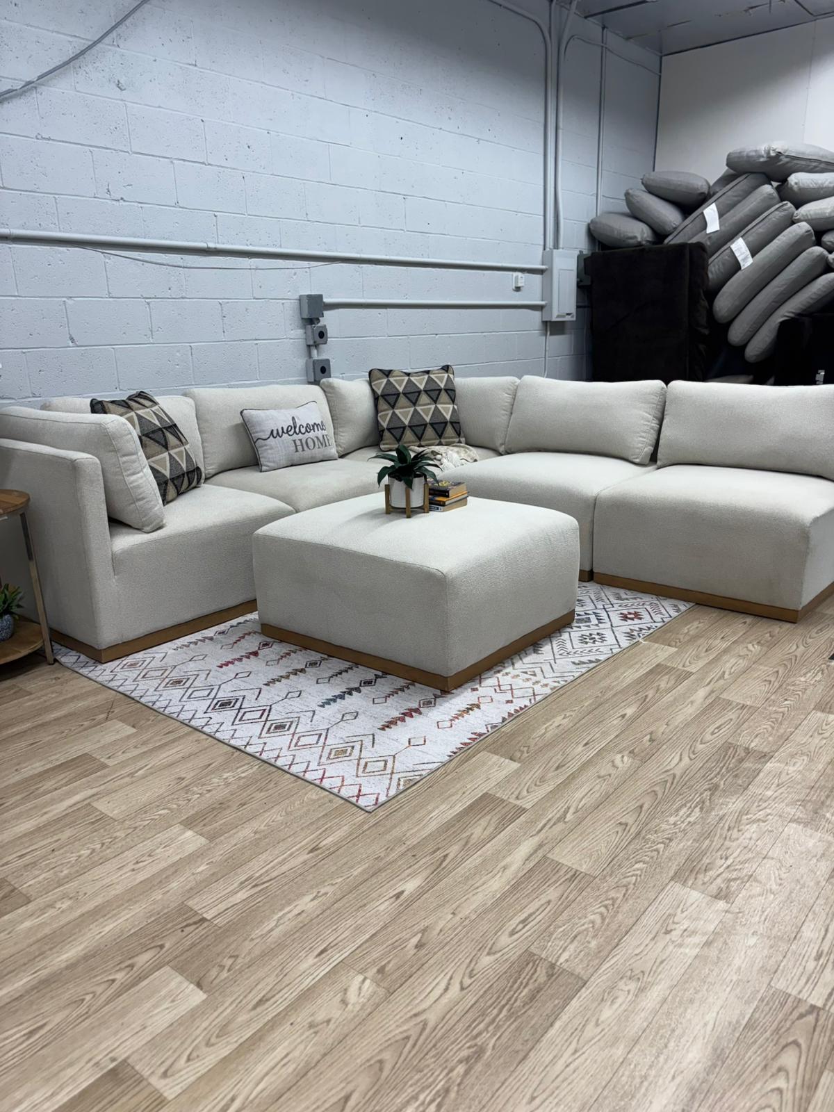 Henredon Murphy Modular Sectional with Ottoman – Fabric Upholstery