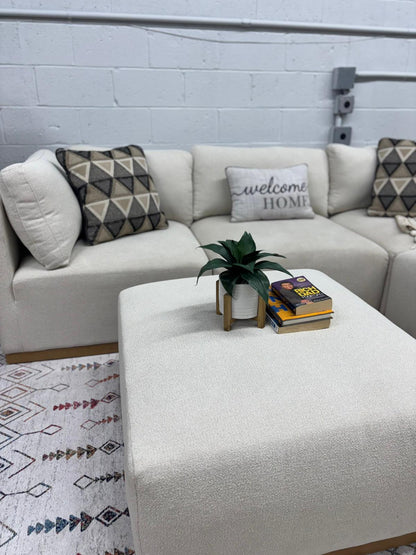 Henredon Murphy Modular Sectional with Ottoman – Fabric Upholstery